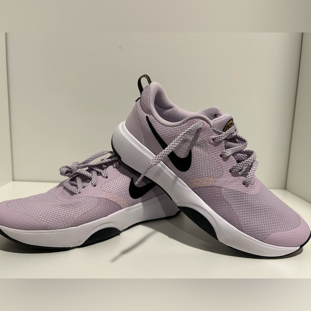 Nike Womens City Rep Walking Running Shoes Doll Light Purple Black Size 8 NEW